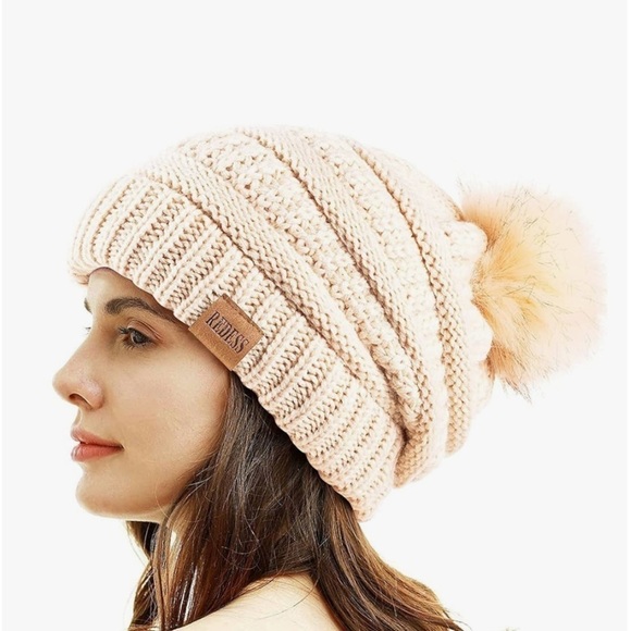 New  Women Winter Pom Pom Beanie Hat with Warm Fleece Lined - Picture 1 of 5